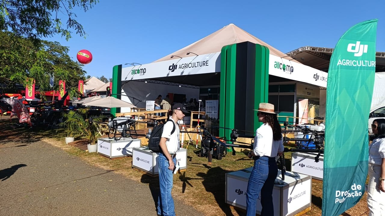 Estande Allcomp Drones em feira de agronegócio